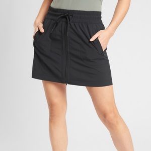 Athleta size 10 Expedition Skort Black